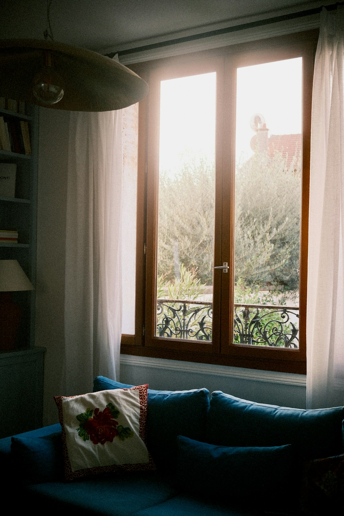 穏やかな朝のデスク